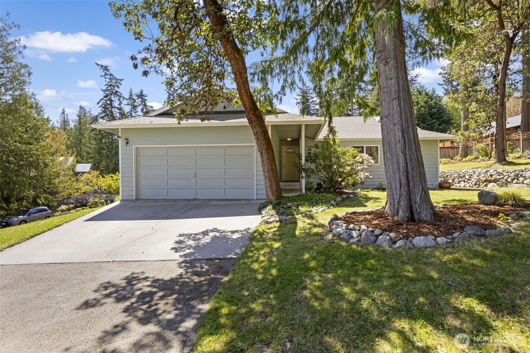 919 43rd Street Port Townsend, WA 98368 - Photo 22 of 28 a front view of a house with garden