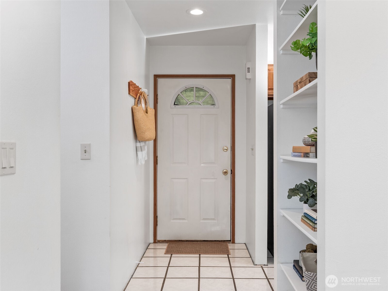 919 43rd Street Port Townsend, WA 98368 - Photo 10 of 28 a view of an entryway with wooden floor