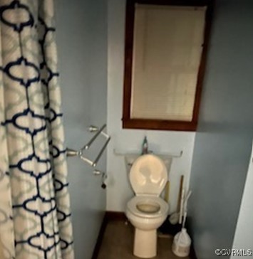 2812 Old Nottoway Road Blackstone, VA 23824 - Photo 7 of 8 a bathroom with a sink toilet and mirror