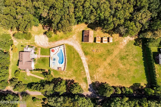 a sign that is on the side of the road