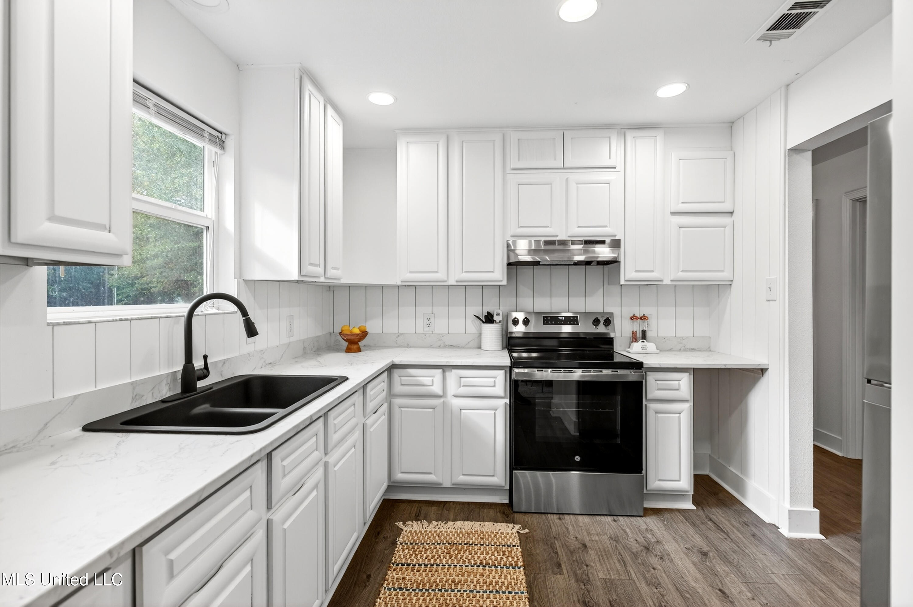 5308 Center Street Ocean Springs, MS 39564 - Photo 4 of 35 5308CenterSt.-14