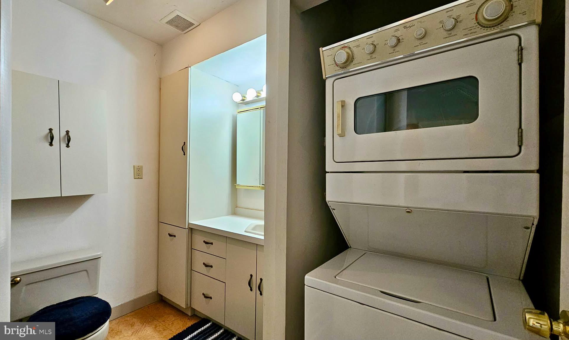 1475 Mt Holly Road, Unit B5 Beverly, NJ 08010 - Photo 18 of 23 Full Bathroom with Stackable Laundry