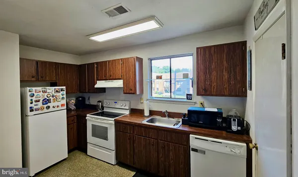 $165,000 | 1475 Mt Holly Road, Unit B5, Beverly, NJ 08010