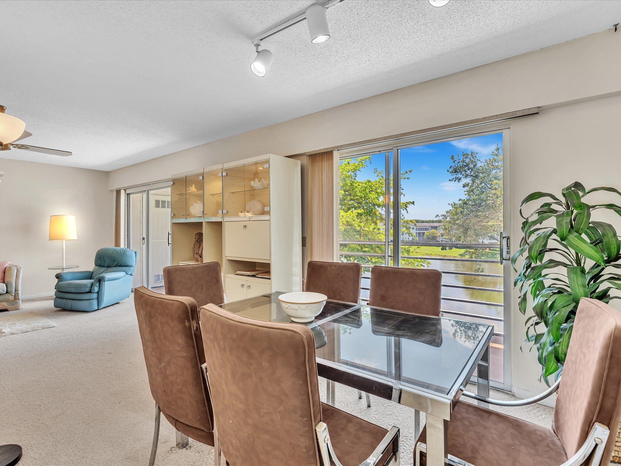 288 Fanshaw Drive, Unit G Boca Raton, FL 33434 - Photo 11 of 49 dining room