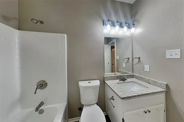 $2,150 | 900 Pebble Creek Drive, Burleson, TX 76028