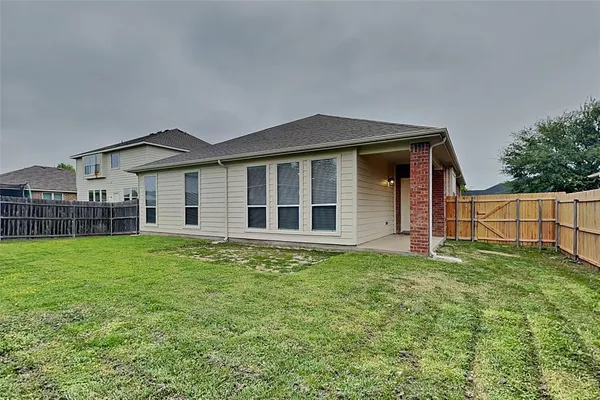 $2,150 | 900 Pebble Creek Drive, Burleson, TX 76028