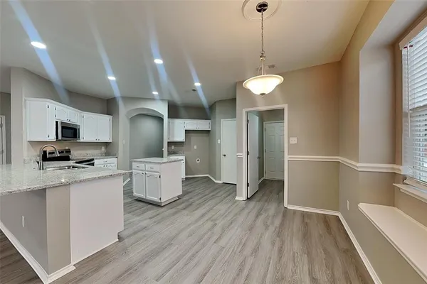 $2,150 | 900 Pebble Creek Drive, Burleson, TX 76028