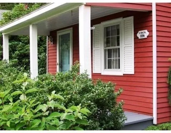 $1,900 | 46 Chestnut Street, East Longmeadow, MA 01028