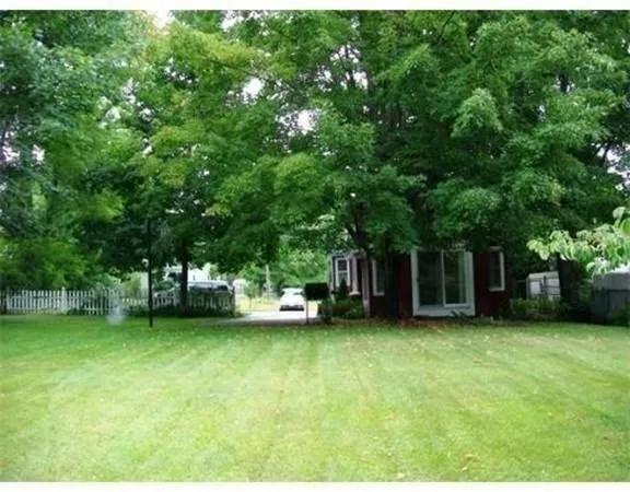 $1,900 | 46 Chestnut Street, East Longmeadow, MA 01028