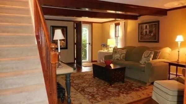 $1,900 | 46 Chestnut Street, East Longmeadow, MA 01028