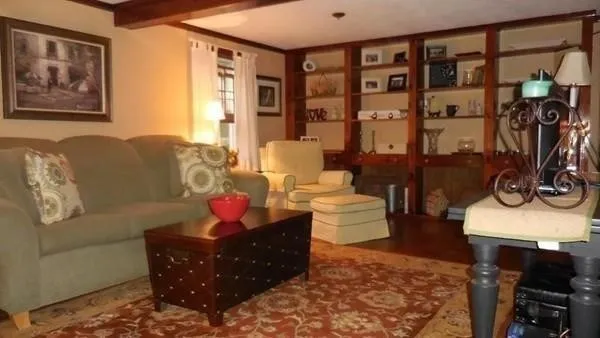 $1,900 | 46 Chestnut Street, East Longmeadow, MA 01028