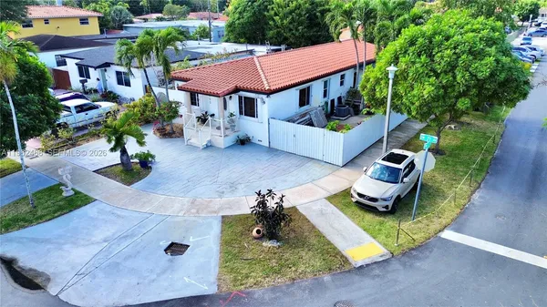 $775,000 | 300 Southwest 71st Avenue, Miami, FL 33144