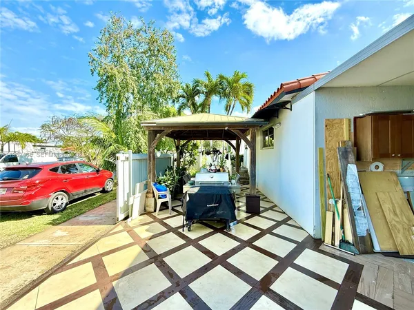 $775,000 | 300 Southwest 71st Avenue, Miami, FL 33144