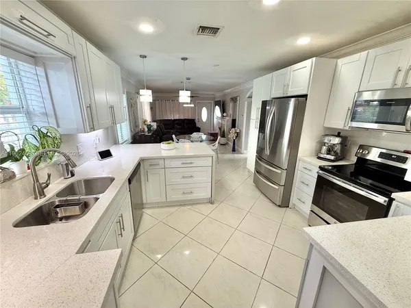 $775,000 | 300 Southwest 71st Avenue, Miami, FL 33144