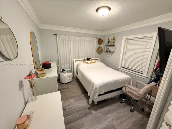 $775,000 | 300 Southwest 71st Avenue, Miami, FL 33144