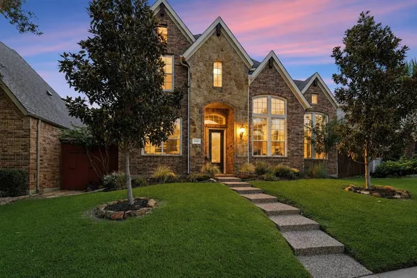 $739,900 | 6709 Weatherstone Drive, Plano, TX 75024