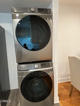a close up view of washer and dryer