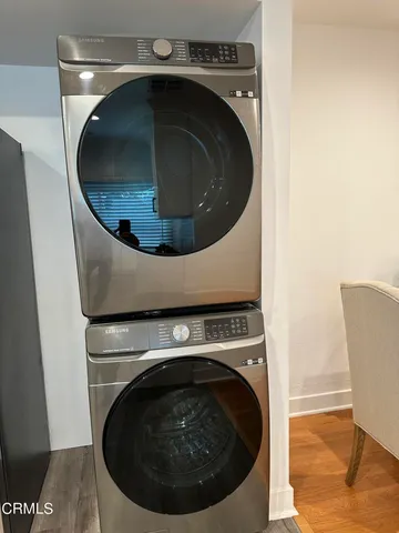 a close up view of washer and dryer