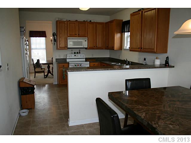 3390 Merchant Lane Davidson, NC 28036 - Photo 4 of 16 Gallery Image 4