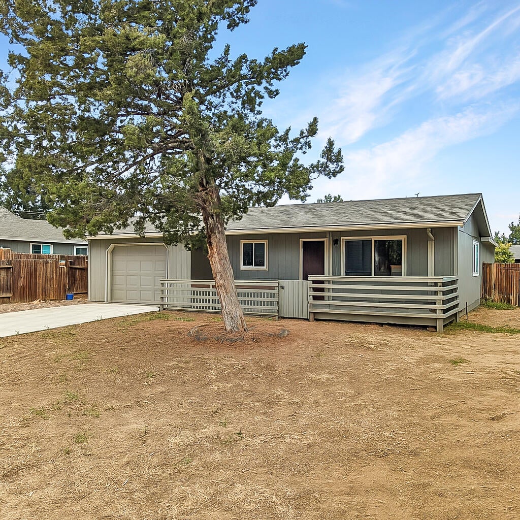 2015 Southwest 20th Street Redmond, OR 97756 - Photo 3 of 26 Front of home