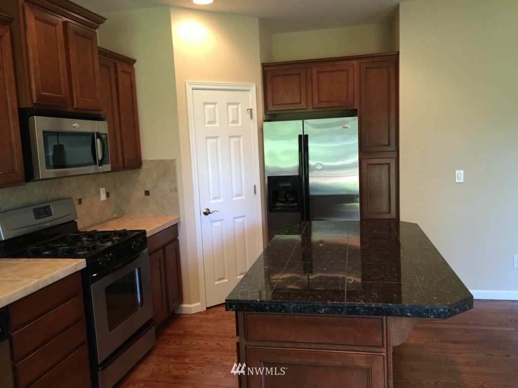 3927 Northeast 9th Place Renton, WA 98056 - Photo 11 of 24