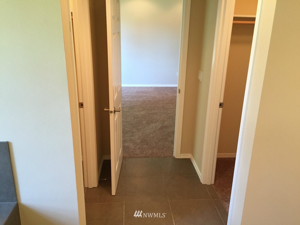 3927 Northeast 9th Place Renton, WA 98056 - Photo 16 of 24