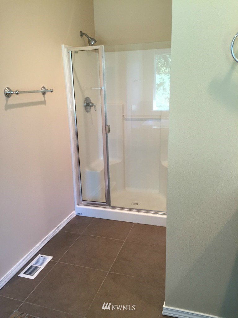 3927 Northeast 9th Place Renton, WA 98056 - Photo 17 of 24