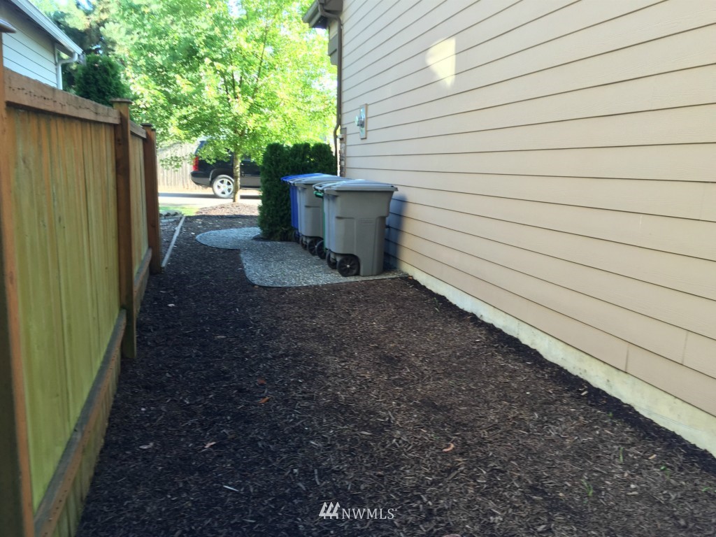 3927 Northeast 9th Place Renton, WA 98056 - Photo 20 of 24