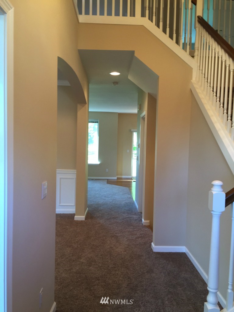 3927 Northeast 9th Place Renton, WA 98056 - Photo 5 of 24
