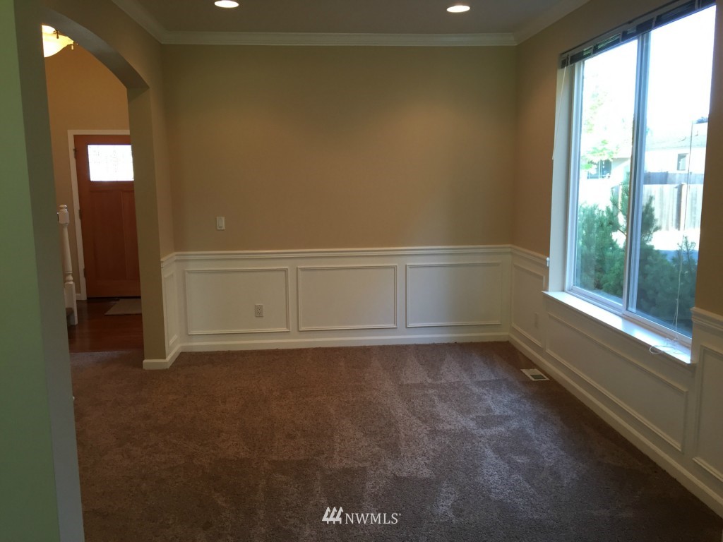 3927 Northeast 9th Place Renton, WA 98056 - Photo 6 of 24
