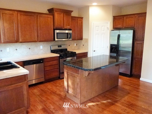 3927 Northeast 9th Place Renton, WA 98056 - Photo 10 of 24