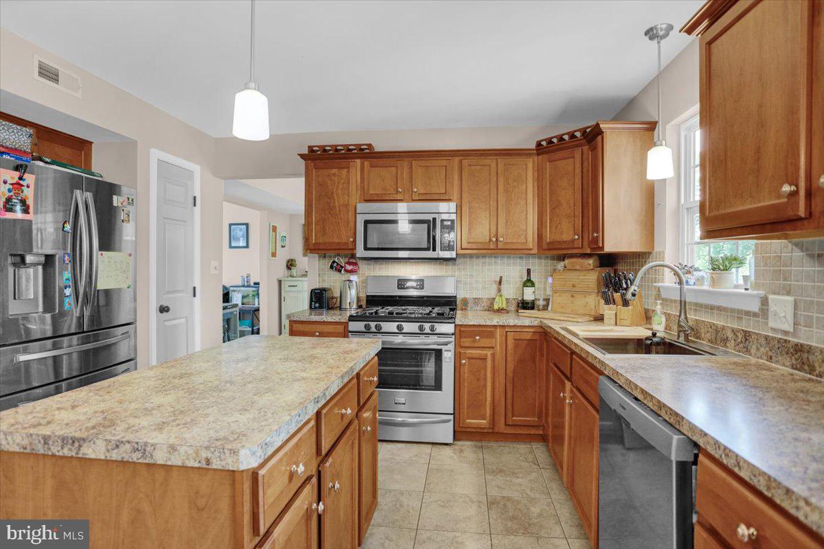 304 Longview Drive Reading, PA 19608 - Photo 11 of 38