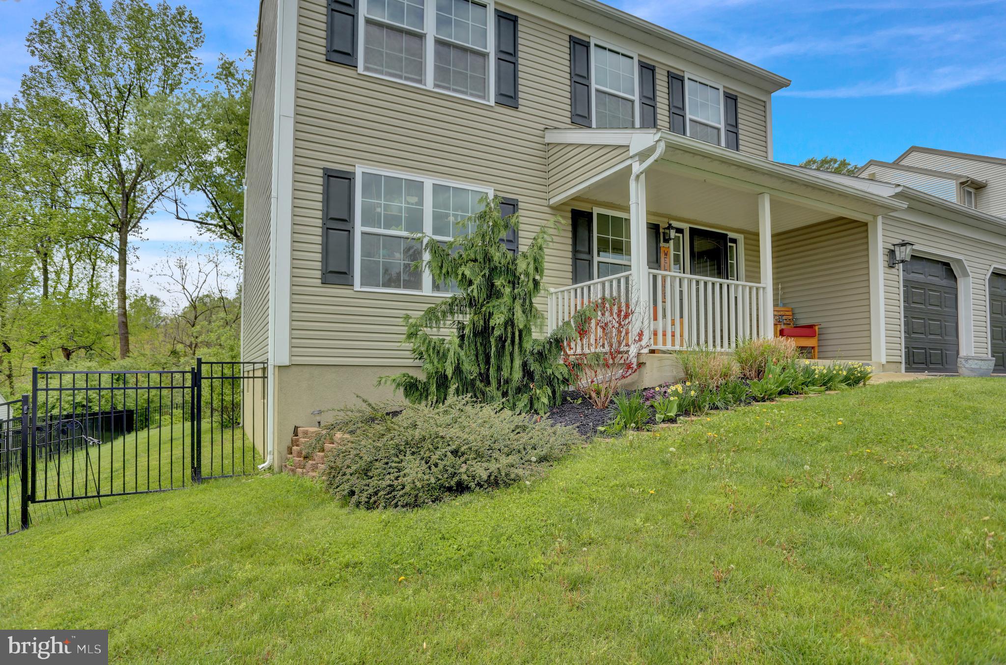 304 Longview Drive Reading, PA 19608 - Photo 2 of 38