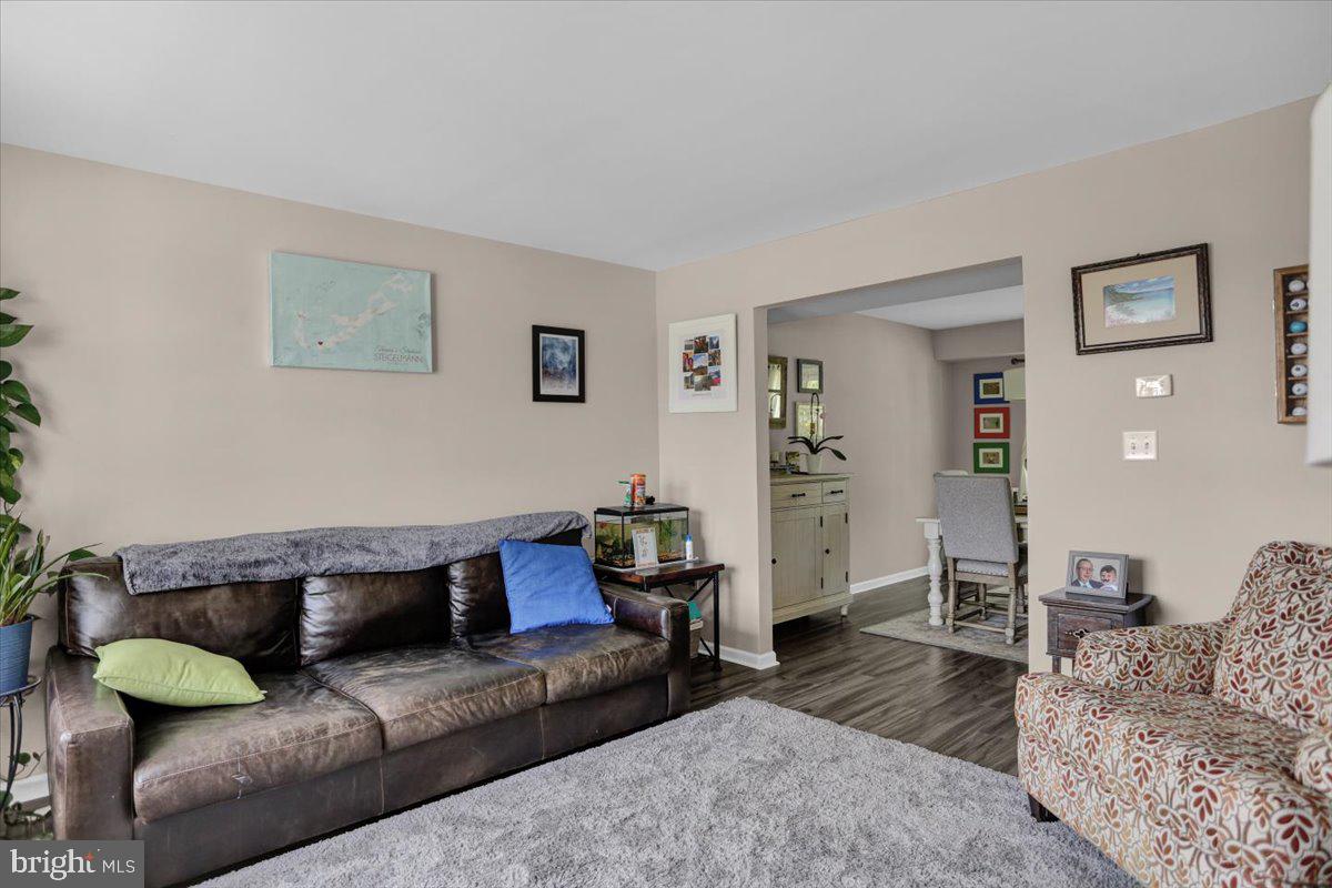 304 Longview Drive Reading, PA 19608 - Photo 4 of 38