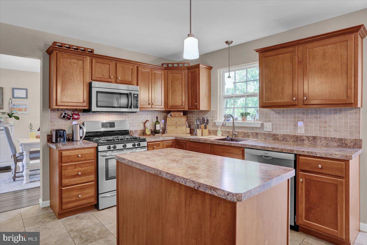 304 Longview Drive Reading, PA 19608 - Photo 10 of 38