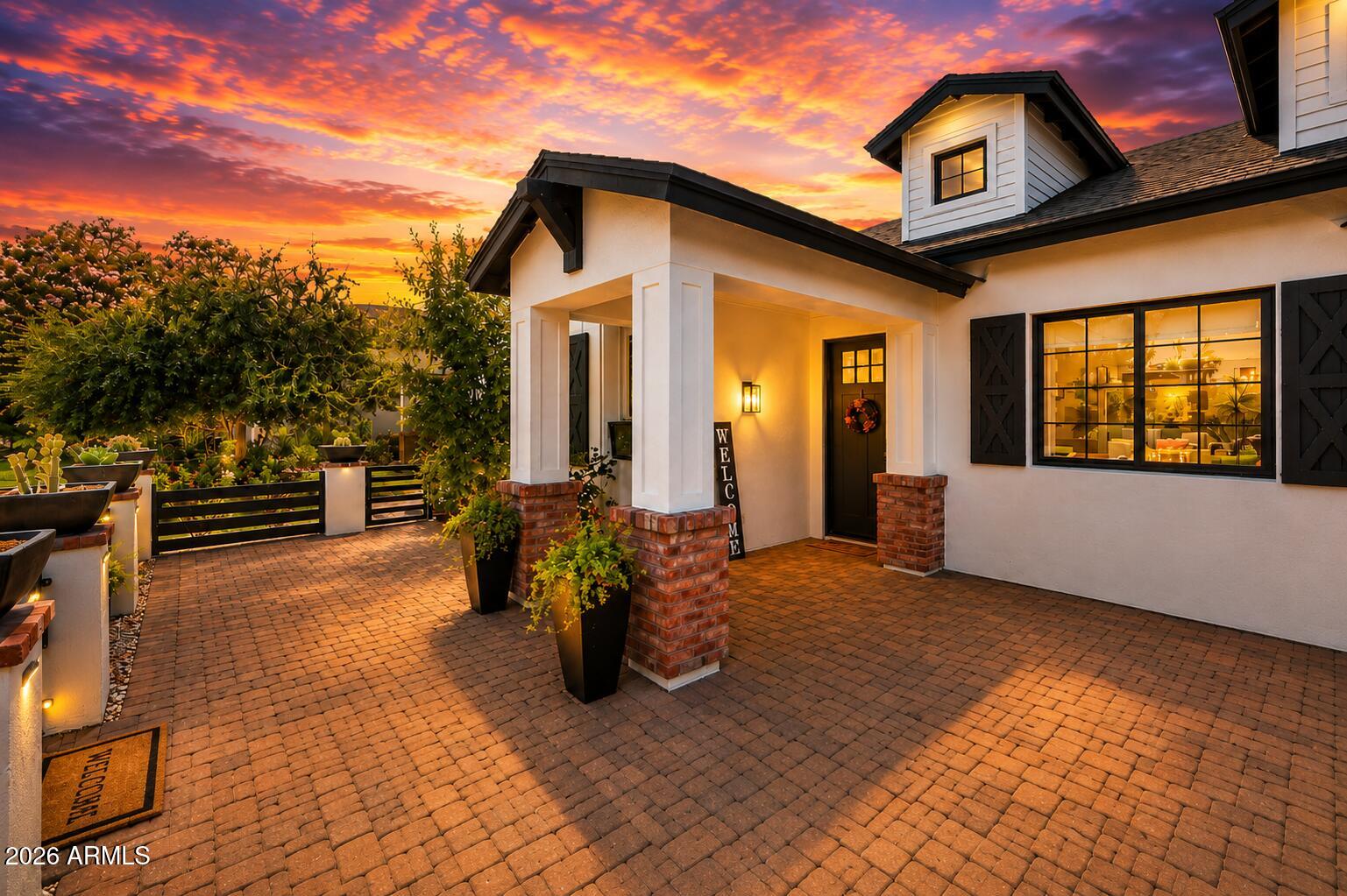 3655 East Piccadilly Road Phoenix, AZ 85018 - Photo 3 of 35 Entry