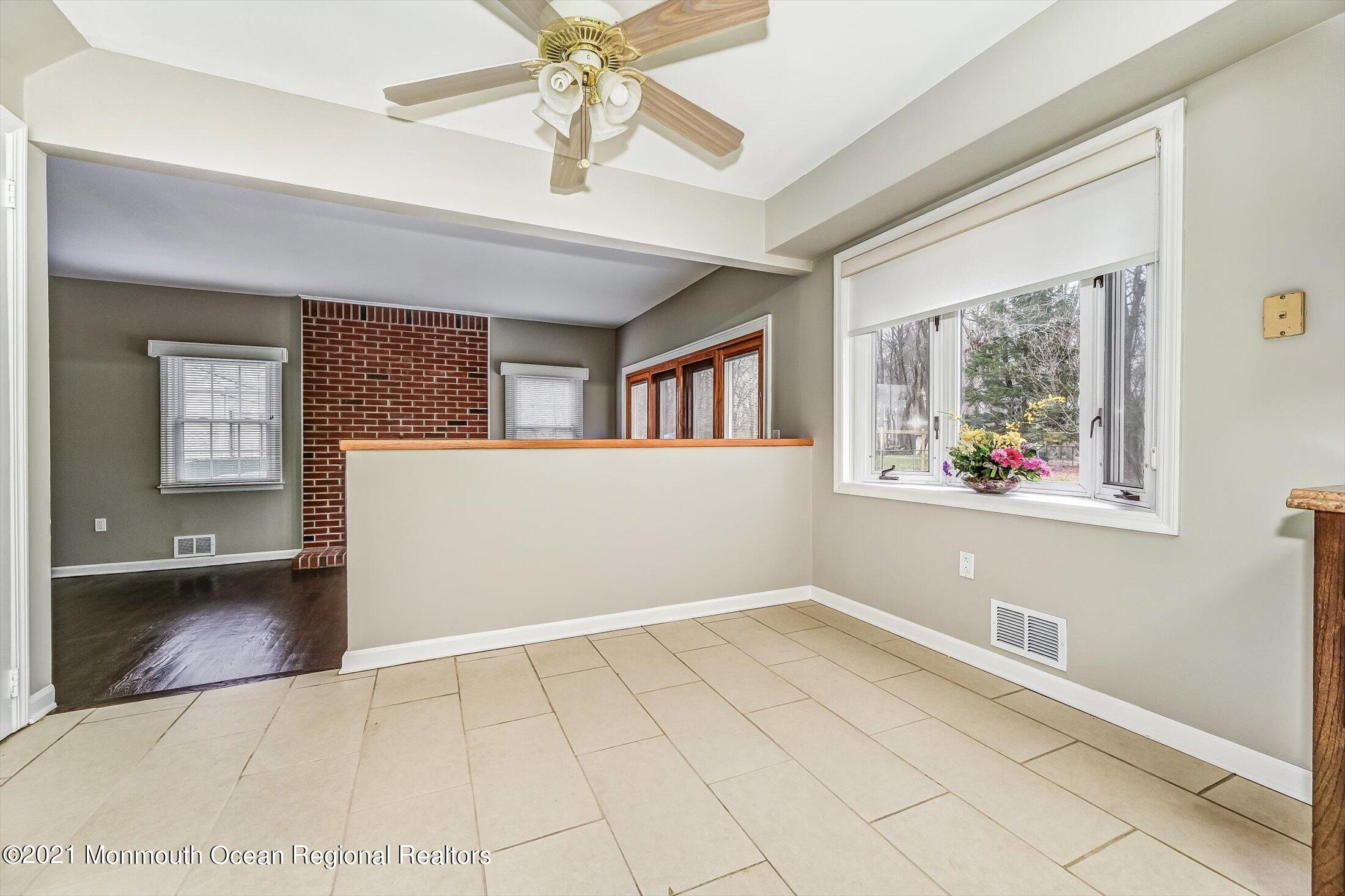 642 Tennent Road Manalapan, NJ 07726 - Photo 13 of 34 11-18179453