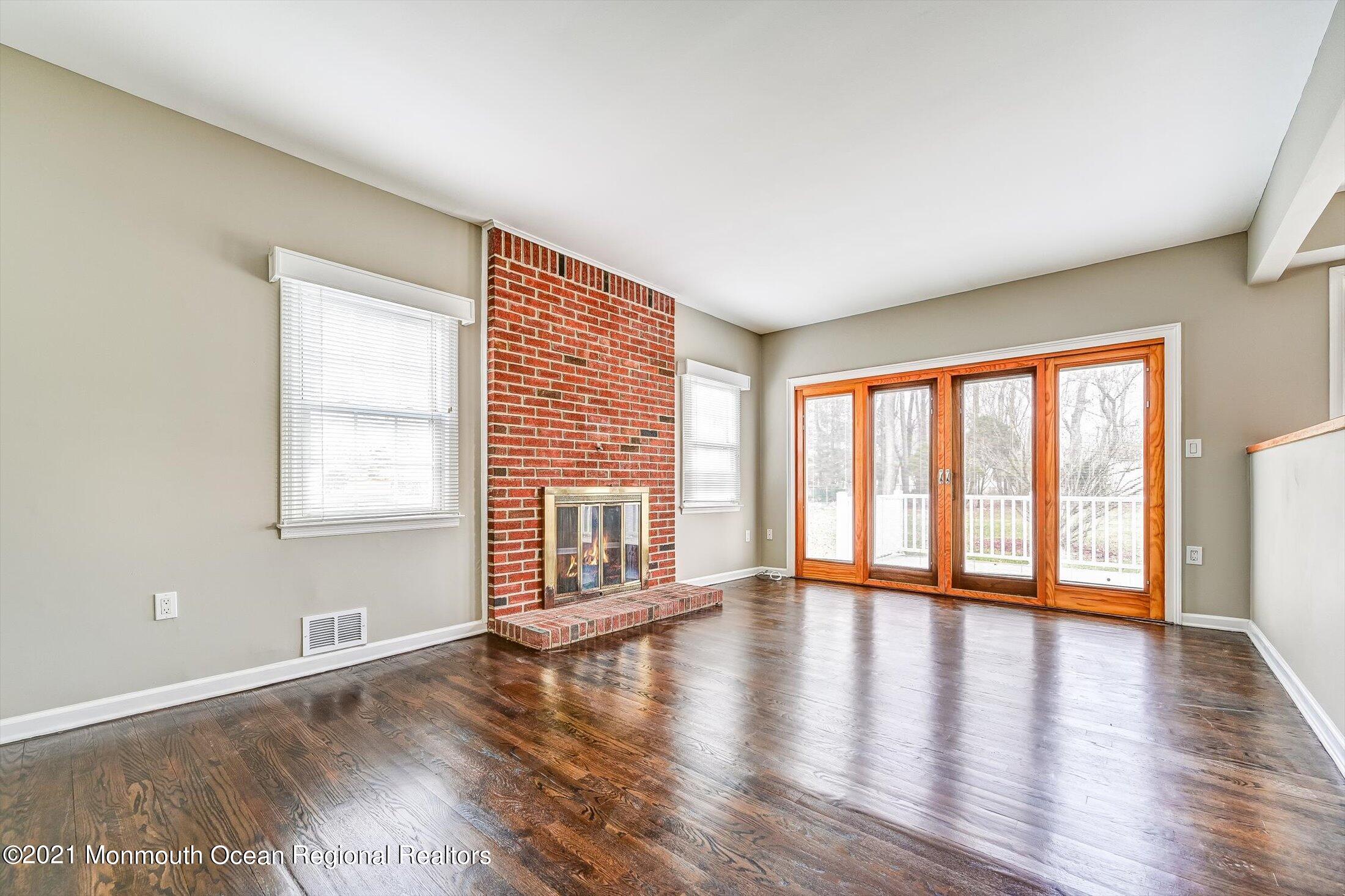 642 Tennent Road Manalapan, NJ 07726 - Photo 14 of 34 16-18179469