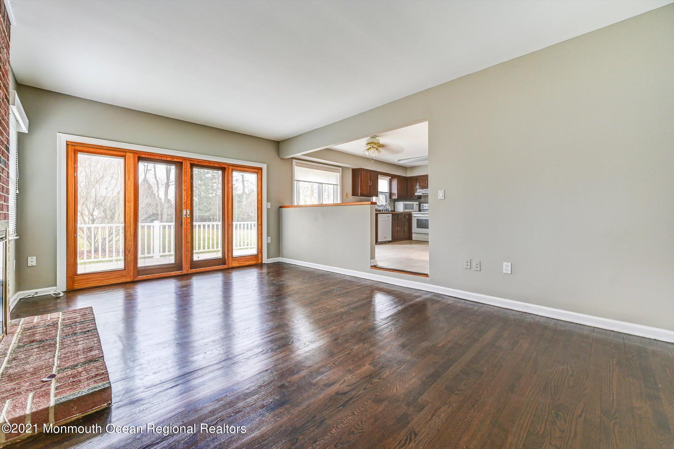 642 Tennent Road Manalapan, NJ 07726 - Photo 16 of 34 18-18179471