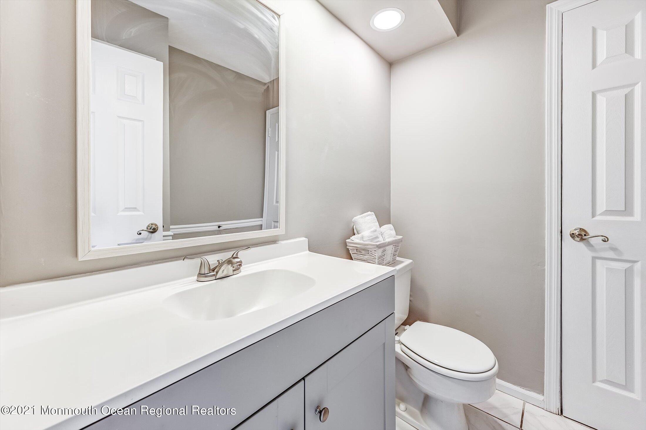 642 Tennent Road Manalapan, NJ 07726 - Photo 17 of 34 19-18179424