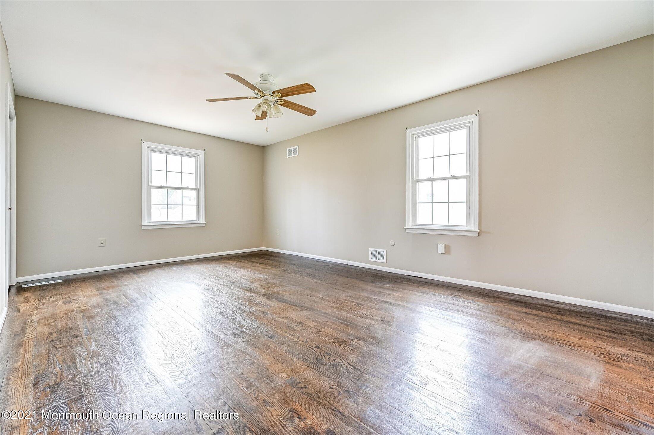 642 Tennent Road Manalapan, NJ 07726 - Photo 18 of 34 20-18179472