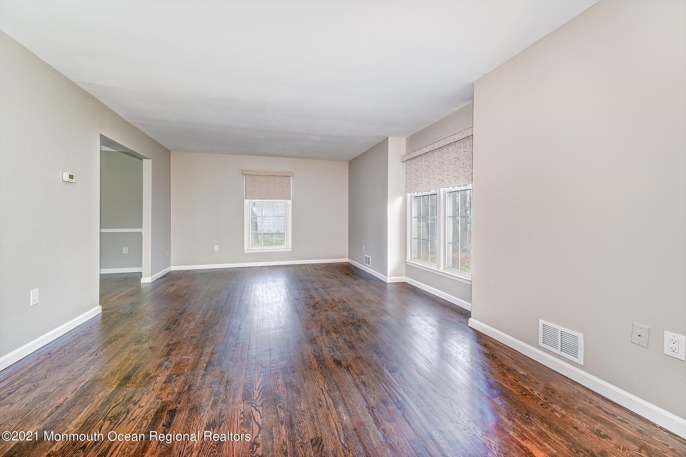 642 Tennent Road Manalapan, NJ 07726 - Photo 3 of 34 05-18179435