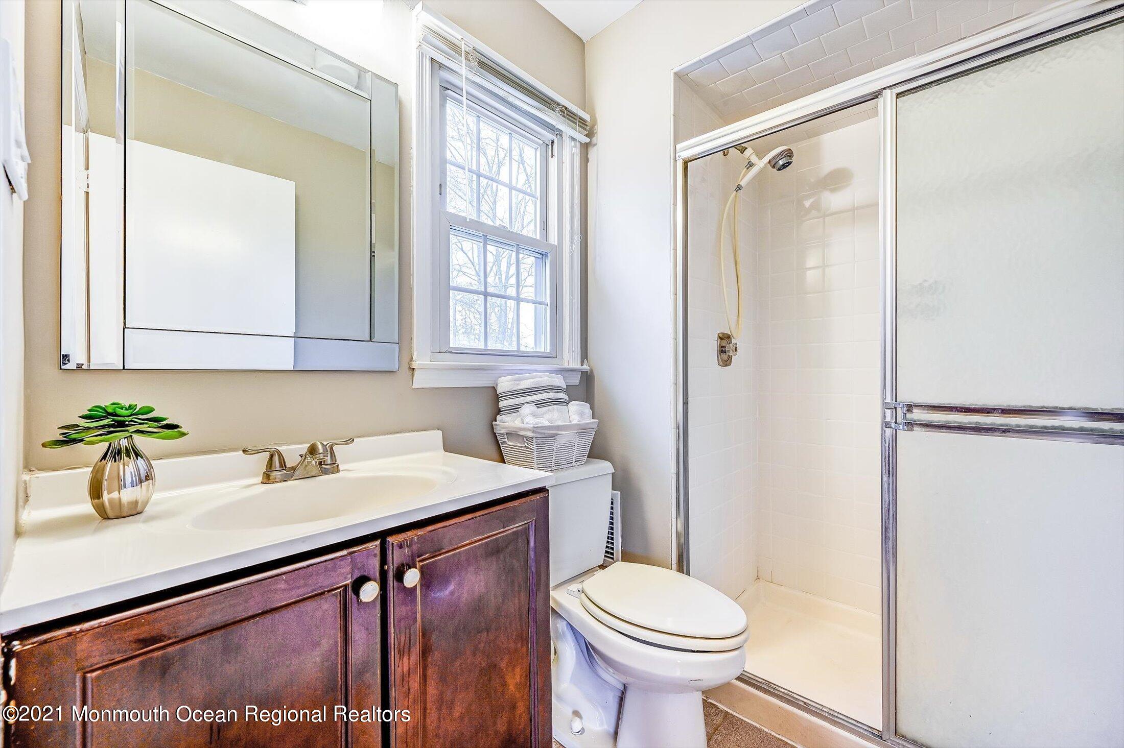 642 Tennent Road Manalapan, NJ 07726 - Photo 22 of 34 23-18179476