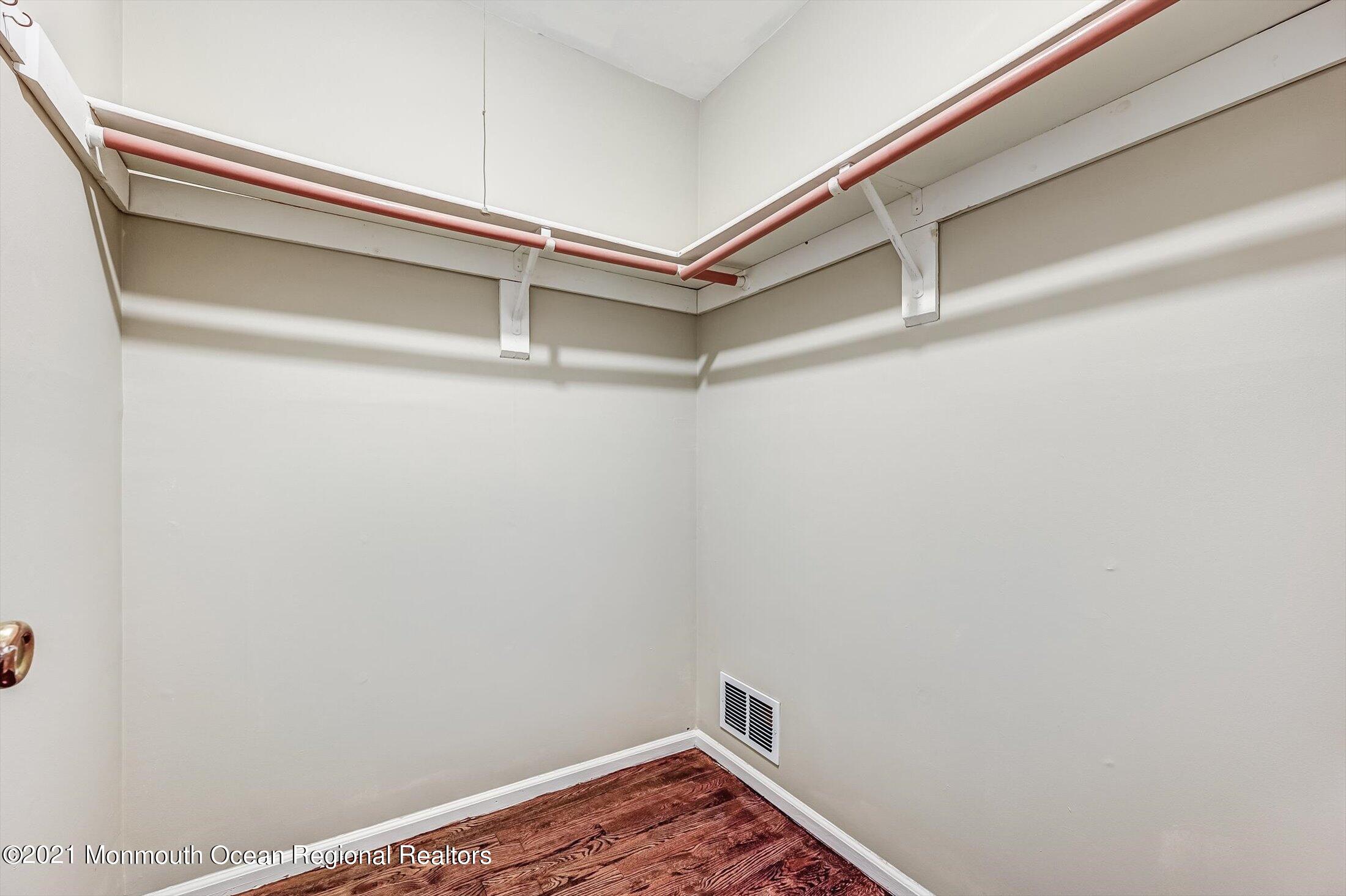642 Tennent Road Manalapan, NJ 07726 - Photo 23 of 34 24-18179475