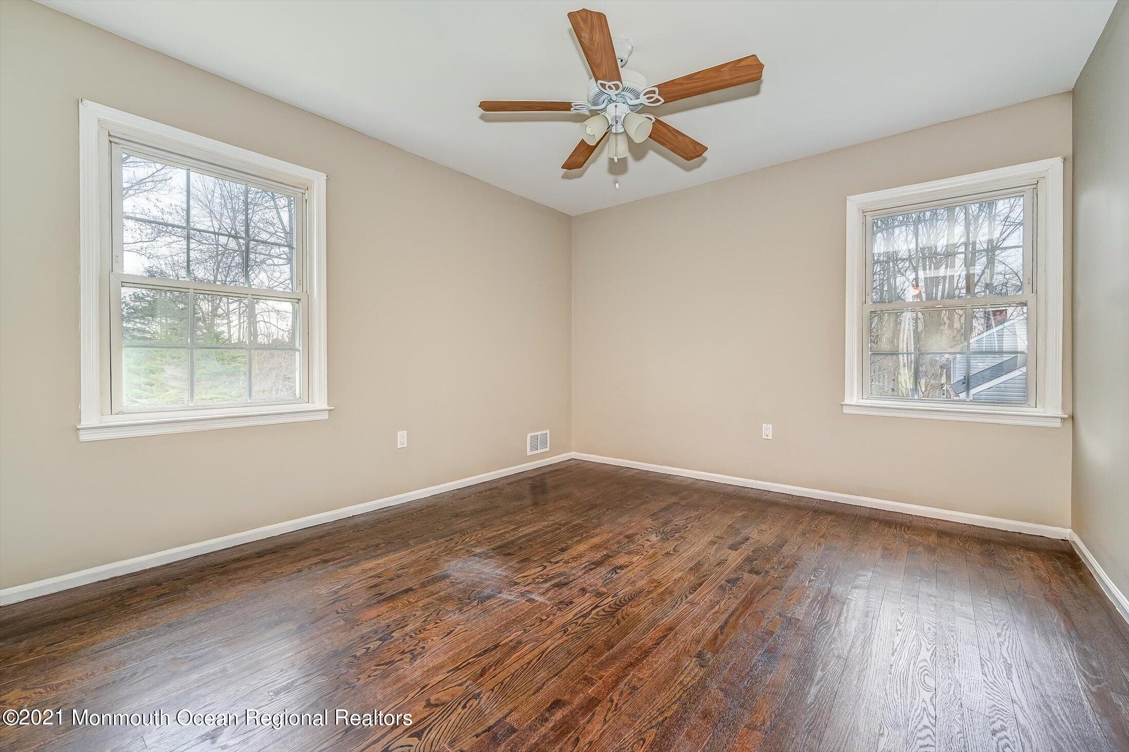 642 Tennent Road Manalapan, NJ 07726 - Photo 24 of 34 25-18179478