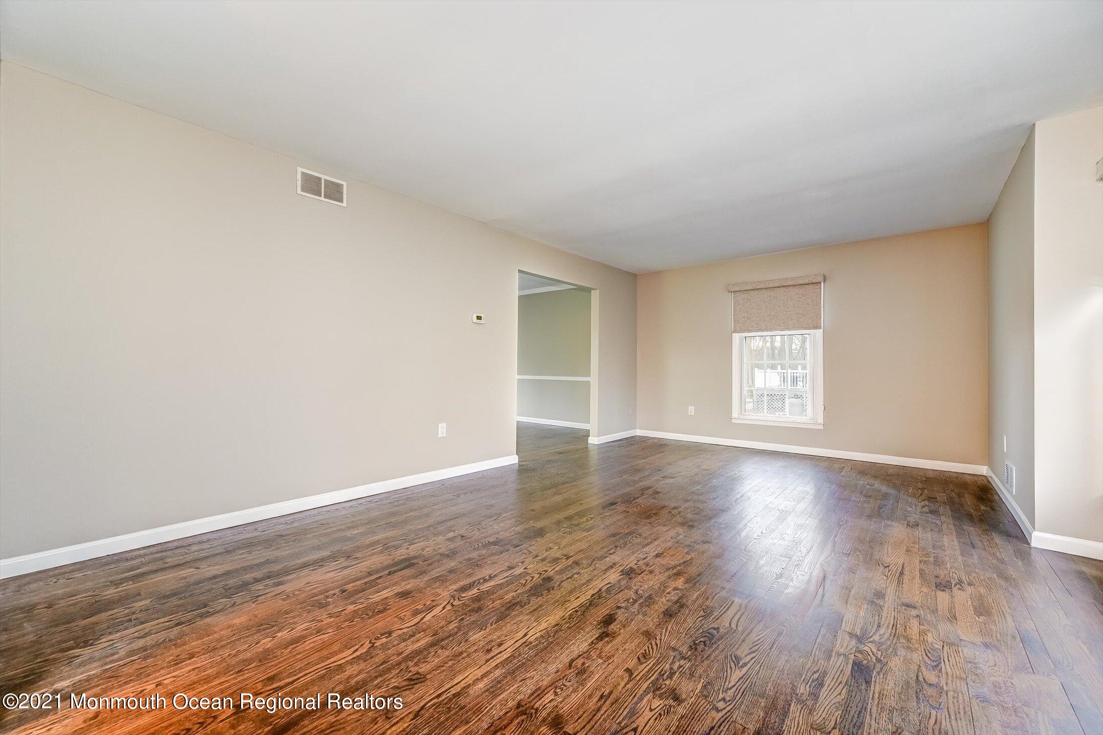 642 Tennent Road Manalapan, NJ 07726 - Photo 4 of 34 06-18179438