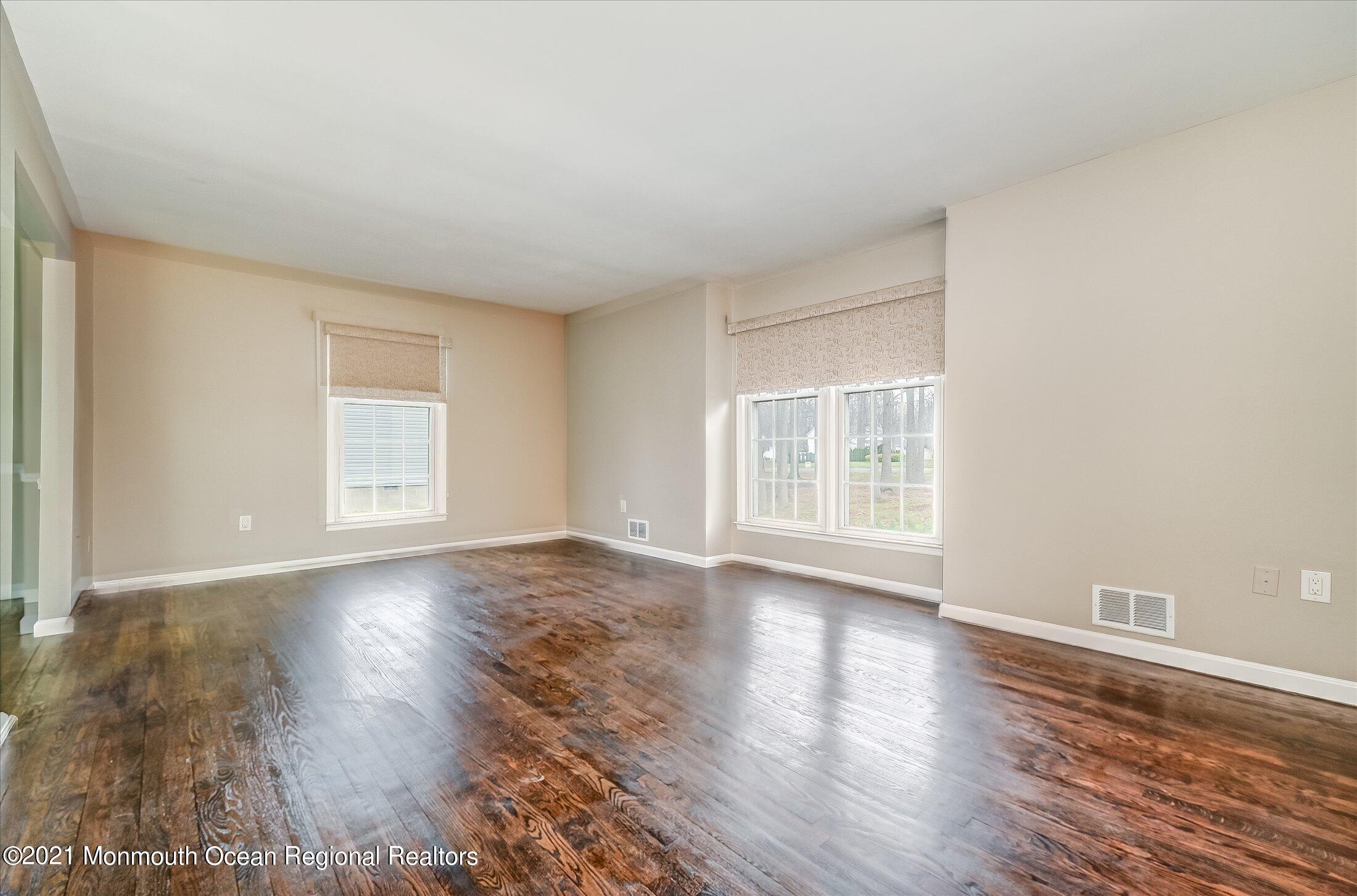 642 Tennent Road Manalapan, NJ 07726 - Photo 5 of 34 07-18179440