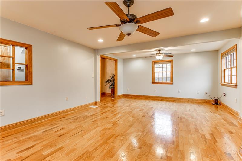 232 Spring Street Oakdale, PA 15071 - Photo 5 of 24