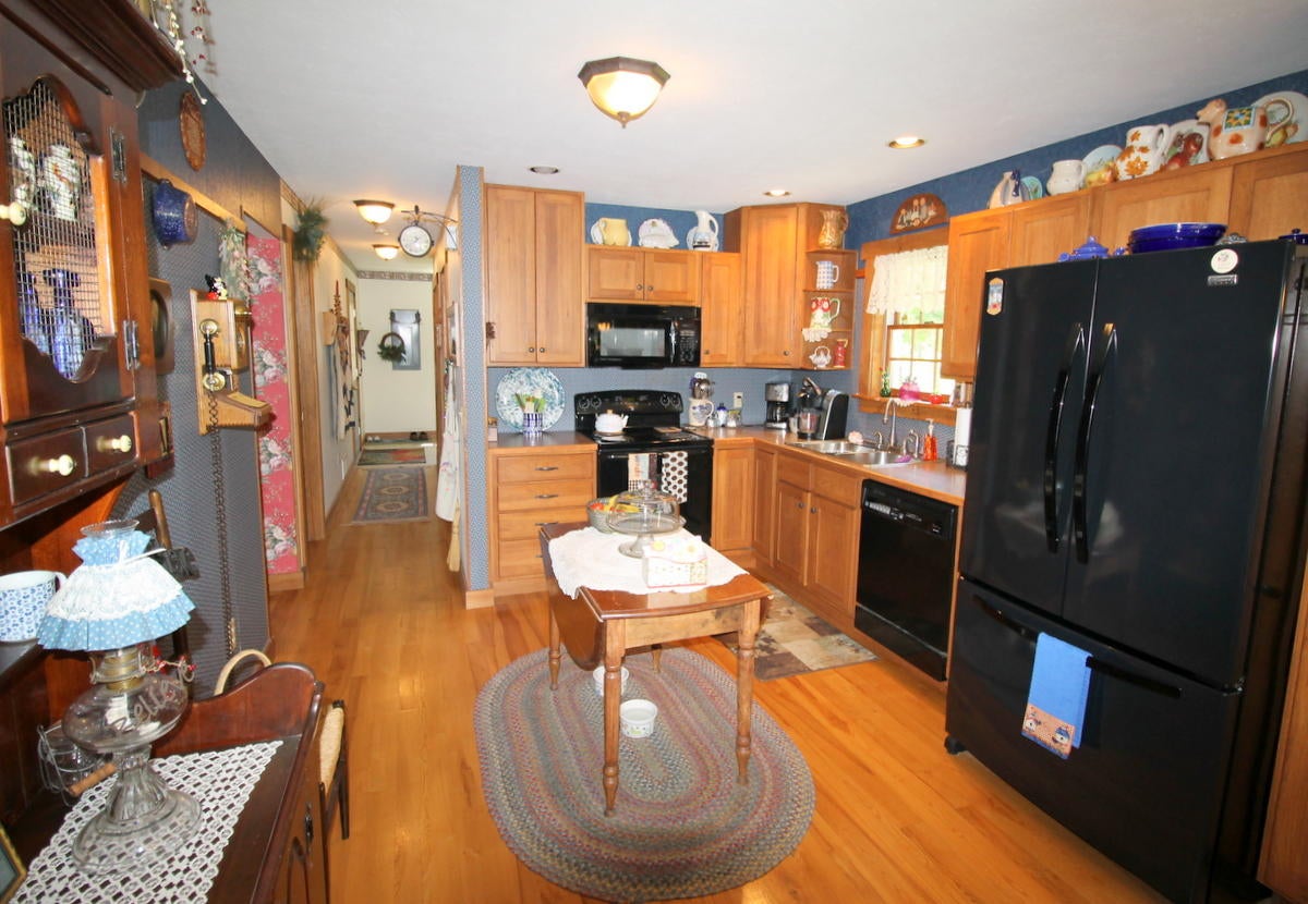 9203 Parke Road Alanson, MI 49706 - Photo 8 of 36 Gallery Image 8