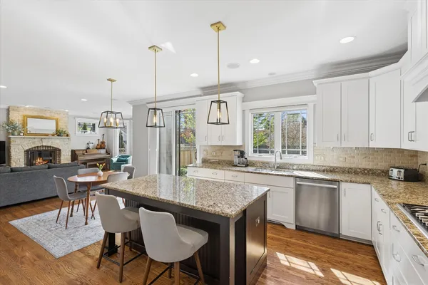 $1,495,000 | 700 Swain Avenue, Elmhurst, IL 60126